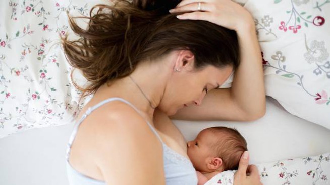 Allattare al seno fa davvero bene?