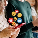 L’Impatto Psicologico dei Social Network sulle Nuove Generazioni: Rischi e Opportunità