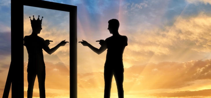 Oltre l’Ego: Comprendere il Narcisismo Patologico in Uomini e Donne